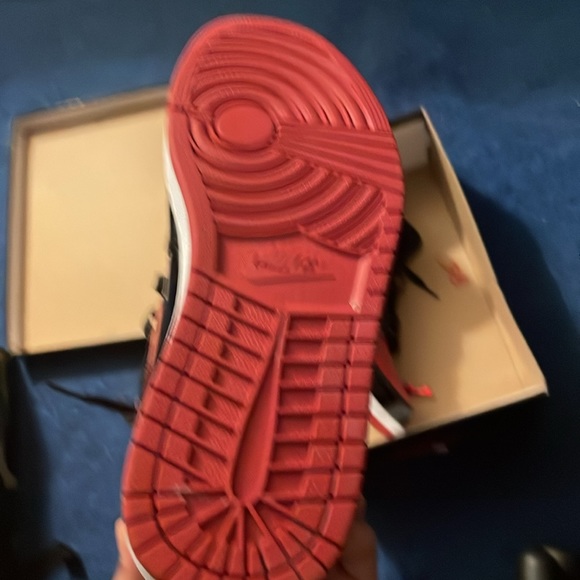 Patent Bred Jordan 1 - Picture 4 of 5